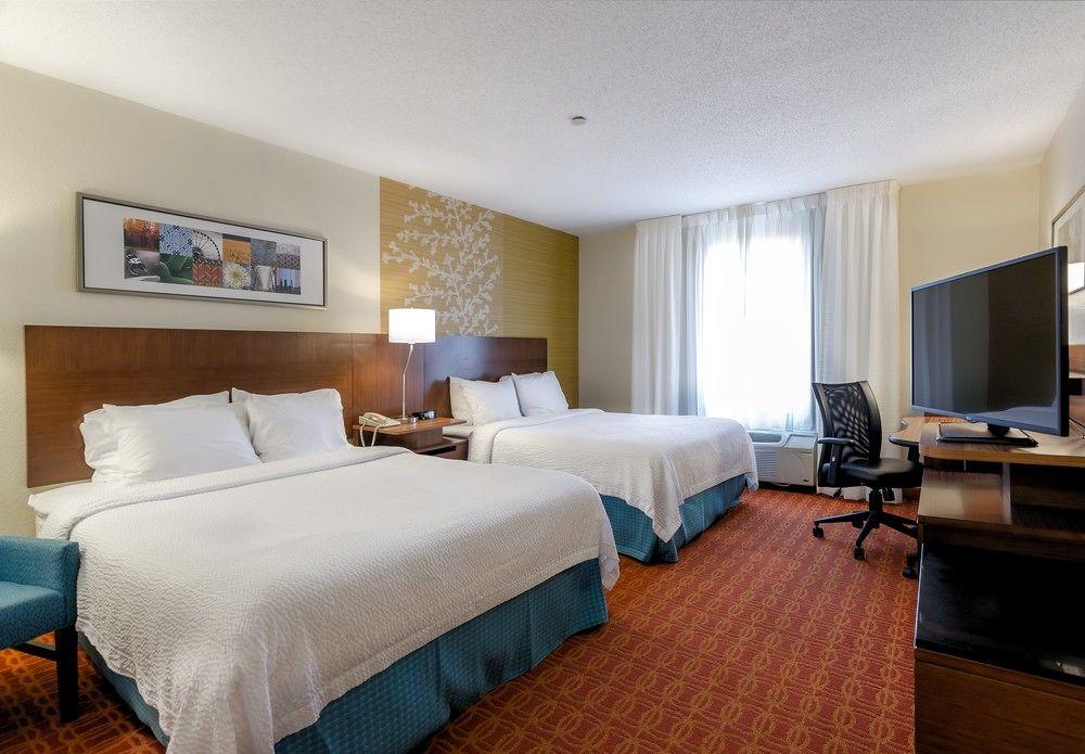 Fairfield Inn And Suites By Marriott Potomac Mills וודברידג' מראה חיצוני תמונה