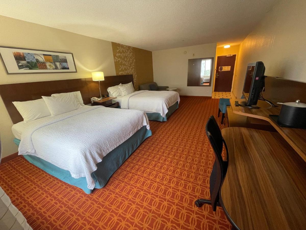 Fairfield Inn And Suites By Marriott Potomac Mills וודברידג' מראה חיצוני תמונה
