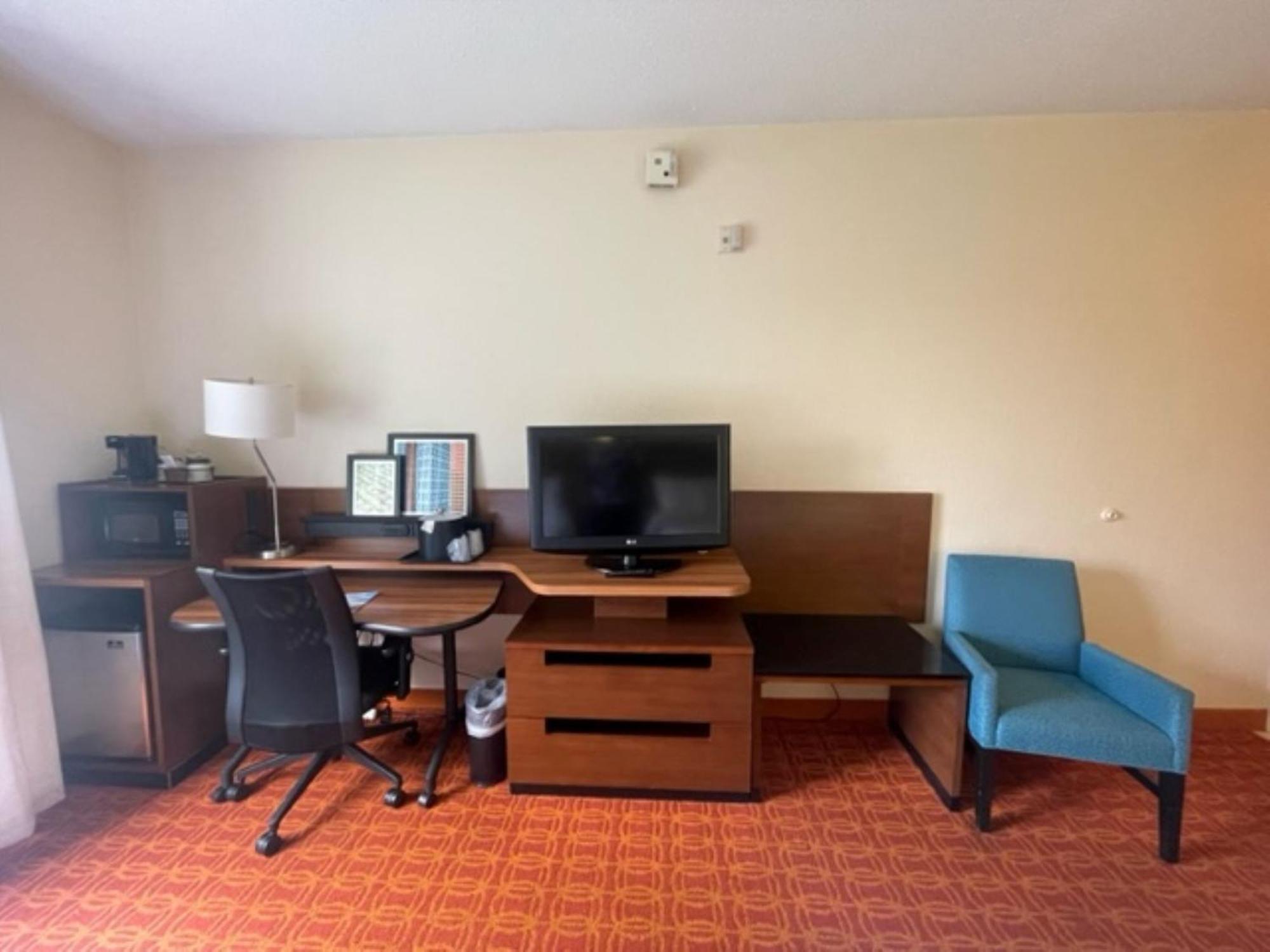Fairfield Inn And Suites By Marriott Potomac Mills וודברידג' מראה חיצוני תמונה