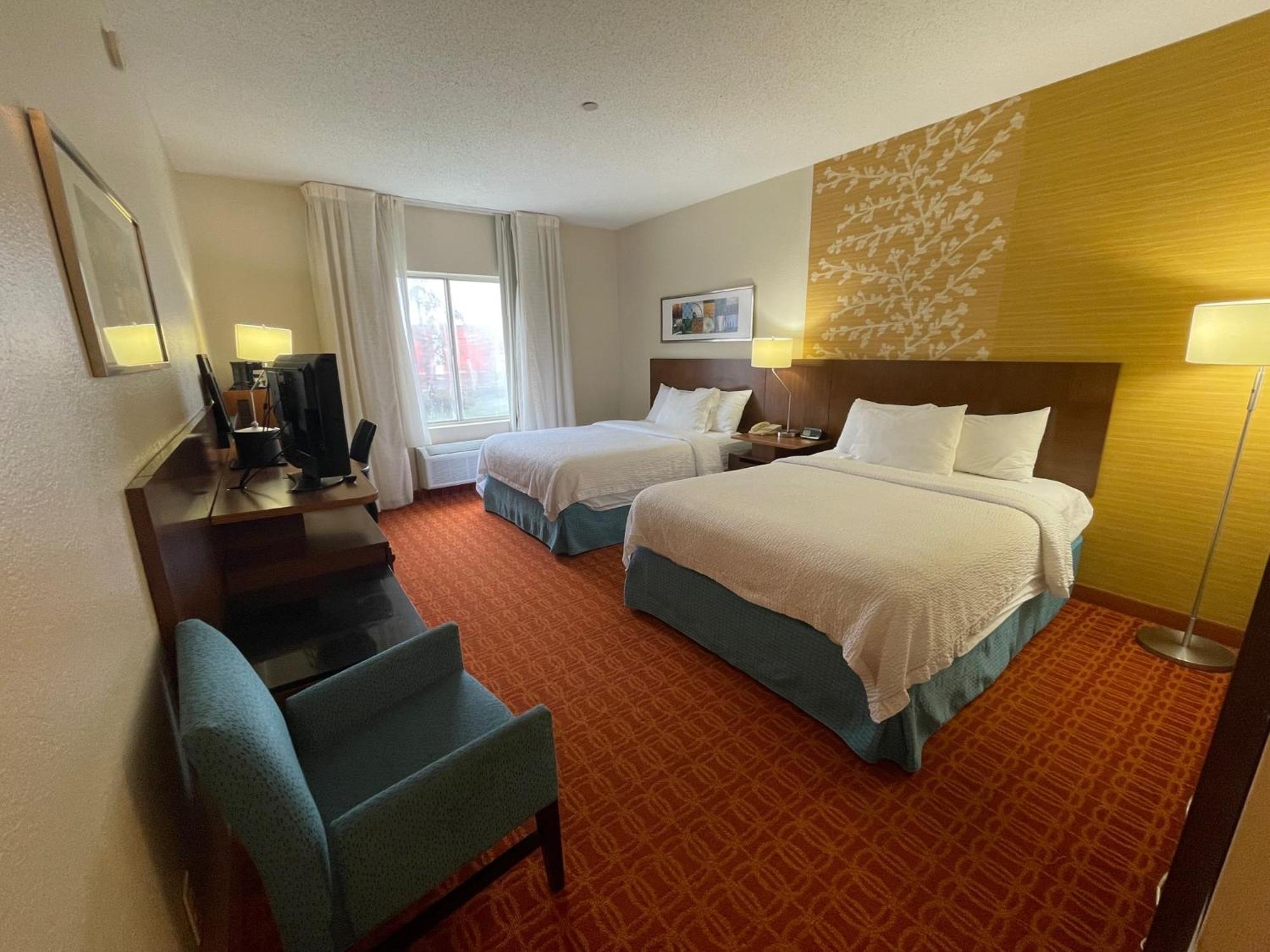 Fairfield Inn And Suites By Marriott Potomac Mills וודברידג' מראה חיצוני תמונה