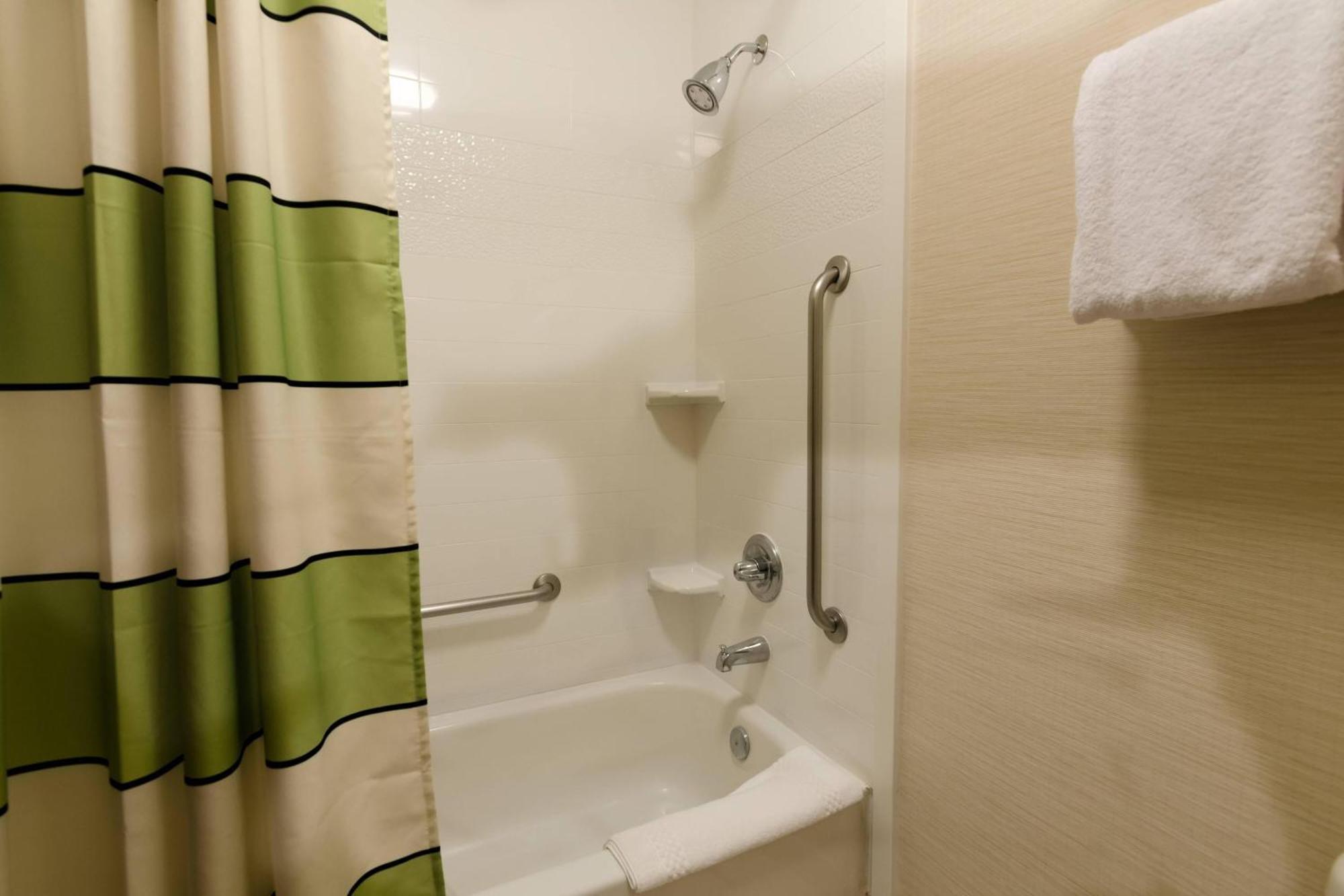 Fairfield Inn And Suites By Marriott Potomac Mills וודברידג' מראה חיצוני תמונה