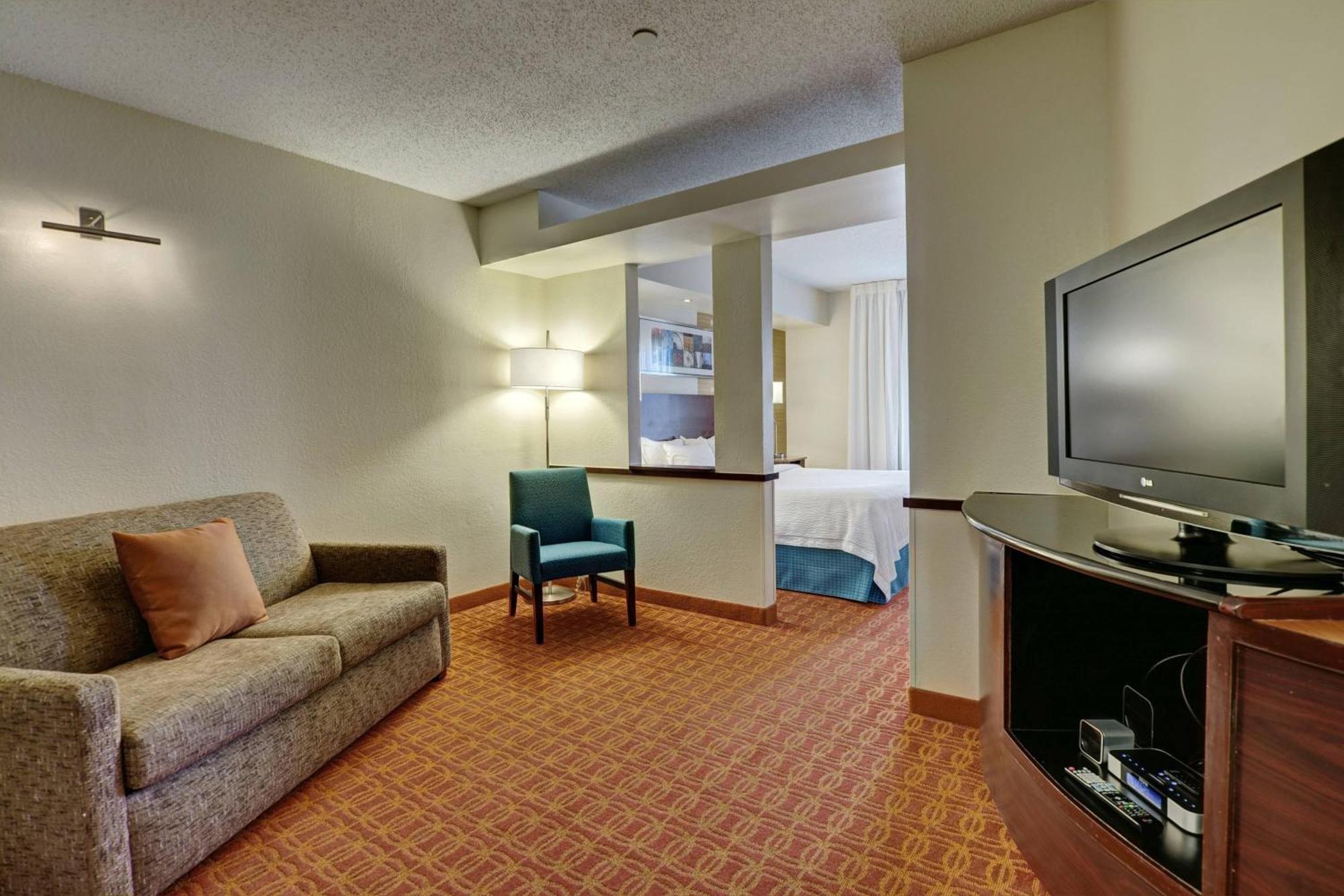 Fairfield Inn And Suites By Marriott Potomac Mills וודברידג' מראה חיצוני תמונה