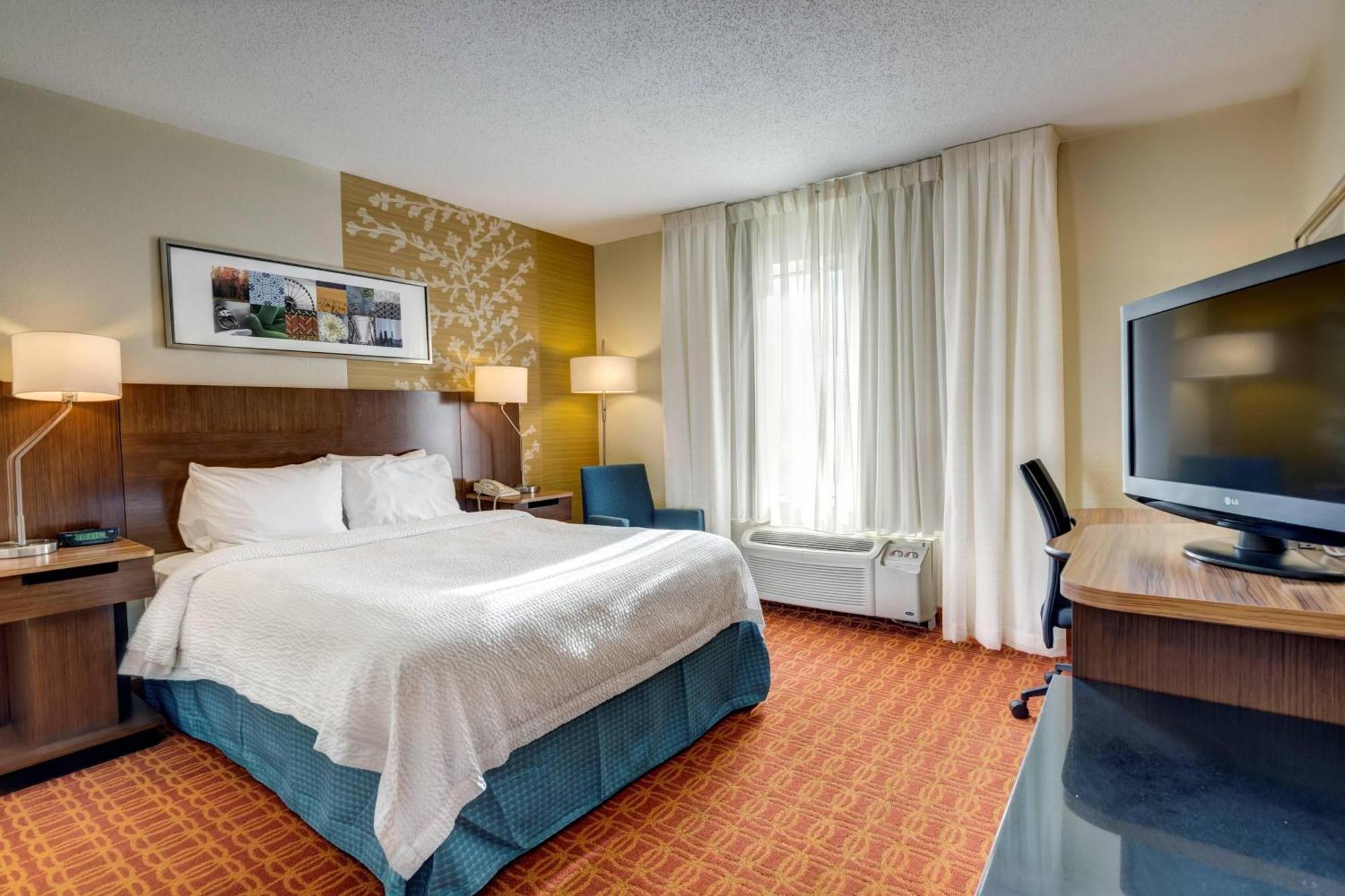 Fairfield Inn And Suites By Marriott Potomac Mills וודברידג' מראה חיצוני תמונה