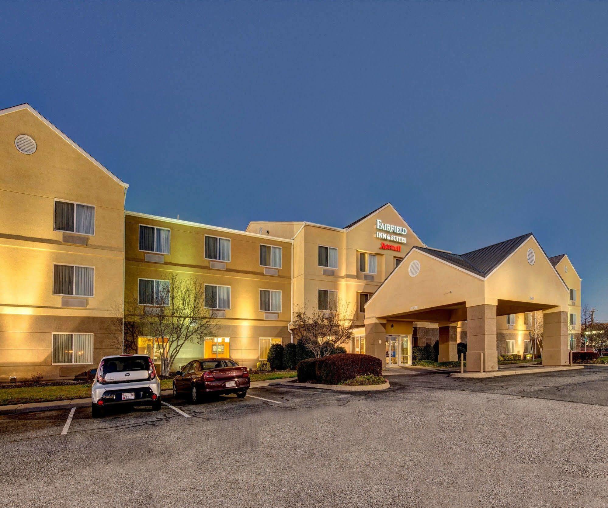 Fairfield Inn And Suites By Marriott Potomac Mills וודברידג' מראה חיצוני תמונה