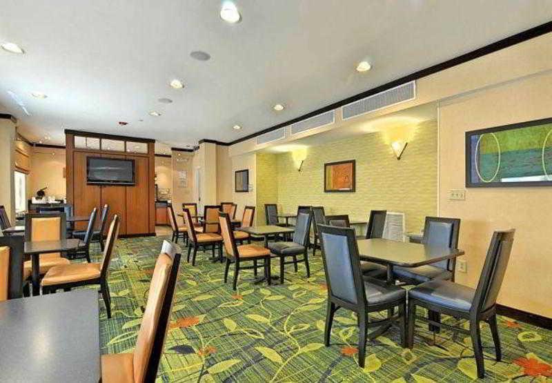 Fairfield Inn And Suites By Marriott Potomac Mills וודברידג' מראה חיצוני תמונה