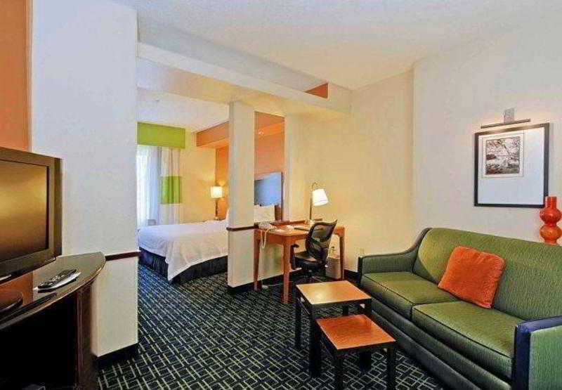 Fairfield Inn And Suites By Marriott Potomac Mills וודברידג' מראה חיצוני תמונה