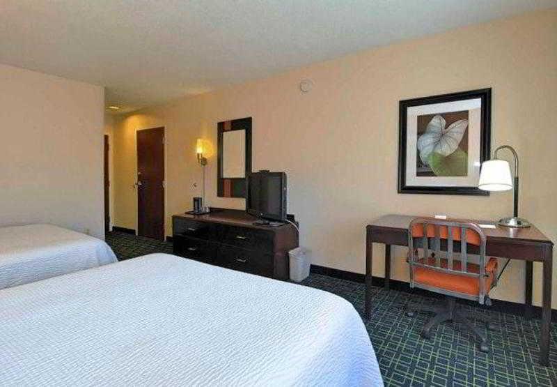 Fairfield Inn And Suites By Marriott Potomac Mills וודברידג' מראה חיצוני תמונה