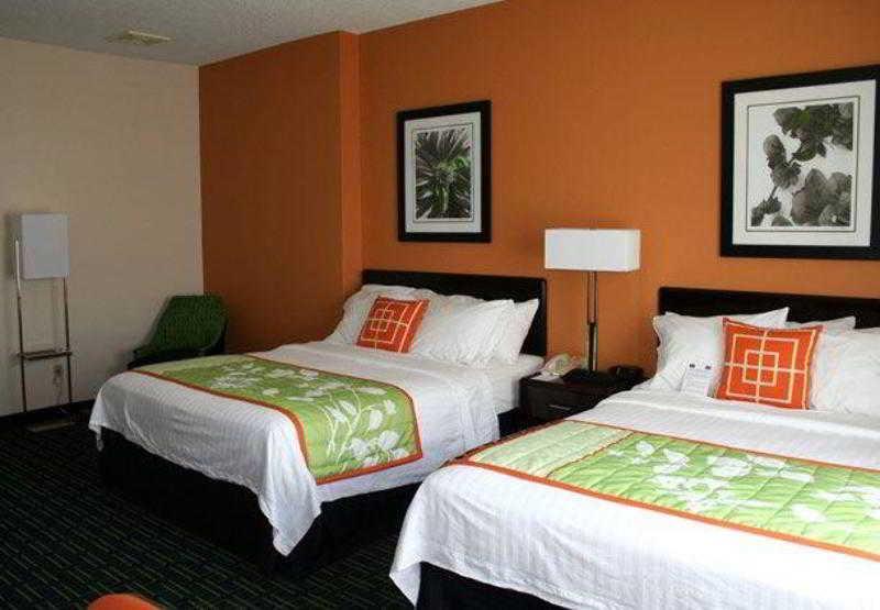 Fairfield Inn And Suites By Marriott Potomac Mills וודברידג' מראה חיצוני תמונה